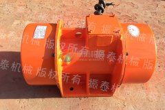 山東陶經(jīng)理訂購(gòu)的振動(dòng)電機(jī)MV 25-6型發(fā)貨，請(qǐng)注意查收！